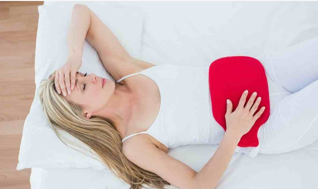 来月经时下腹痛是什么原因？